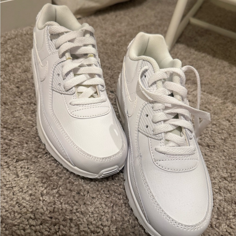 White Nike Airmax